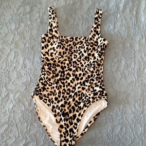 Old Navy Women’s one piece swimsuit animal print size XS